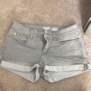 low-rise shortie shorts